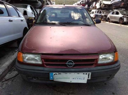 Vehiculo en el desguace: OPEL ASTRA F BERLINA Básico