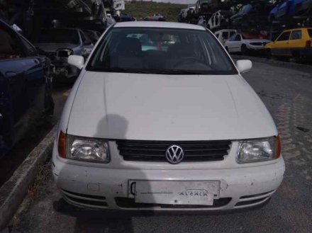 Vehiculo en el desguace: VOLKSWAGEN POLO BERLINA (6N1) Básico