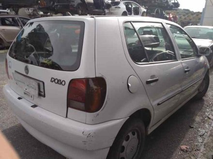 Vehiculo en el desguace: VOLKSWAGEN POLO BERLINA (6N1) Básico