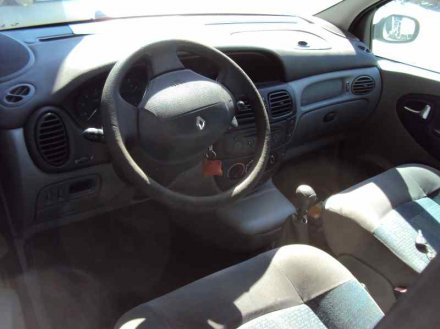 Vehiculo en el desguace: RENAULT SCENIC (JA..) 1.9 DCI Authentique