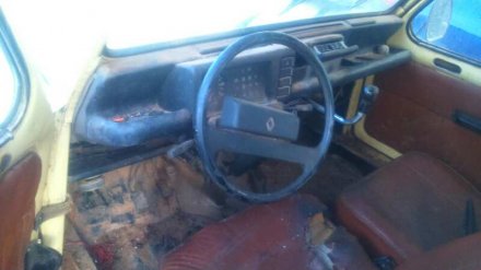 Vehiculo en el desguace: RENAULT 4 BERLINA/FAMILIAR/FURGONETA F4 Familiar (R 2106)