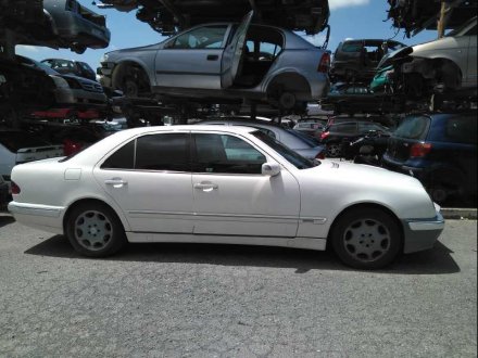 Vehiculo en el desguace: MERCEDES CLASE E (W210) BERLINA DIESEL 320 CDI (210.026)