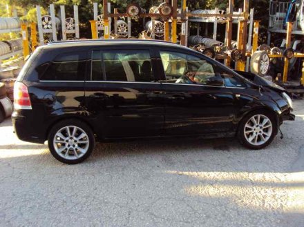 Vehiculo en el desguace: OPEL ZAFIRA B Cosmo