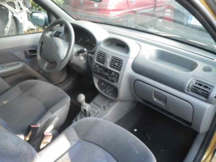 Vehiculo en el desguace: RENAULT CLIO II FASE I (B/CBO) 1.4 Alize