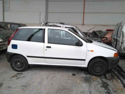 Vehiculo en el desguace: FIAT PUNTO BERLINA (176) TD 60 S