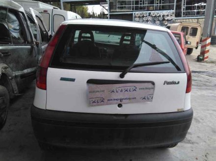 Vehiculo en el desguace: FIAT PUNTO BERLINA (176) TD 60 S