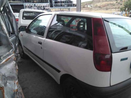 Vehiculo en el desguace: FIAT PUNTO BERLINA (176) TD 60 S