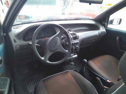 Vehiculo en el desguace: FIAT PUNTO BERLINA (176) TD 60 S