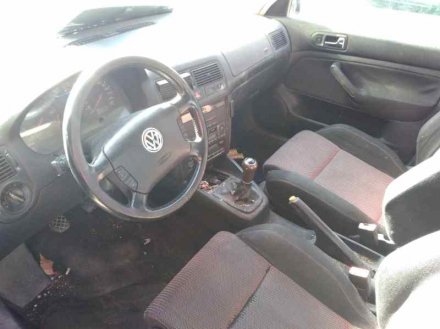 Vehiculo en el desguace: VOLKSWAGEN GOLF IV BERLINA (1J1) Highline