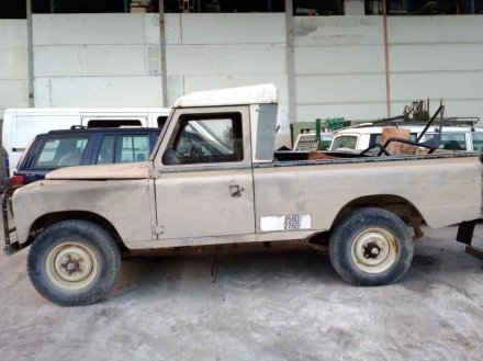 Vehiculo en el desguace: LAND ROVER SANTANA 109