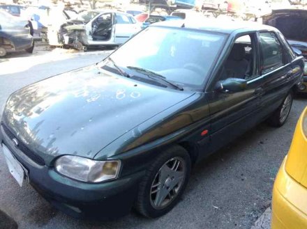 Vehiculo en el desguace: FORD ESCORT BERL./TURNIER CLX Berlina