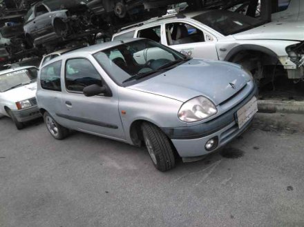 Vehiculo en el desguace: RENAULT CLIO II FASE I (B/CBO) 1.6 16 V Initiale (B/CBOT)