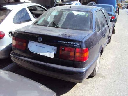 Vehiculo en el desguace: VOLKSWAGEN PASSAT BERLINA (3A2) CL