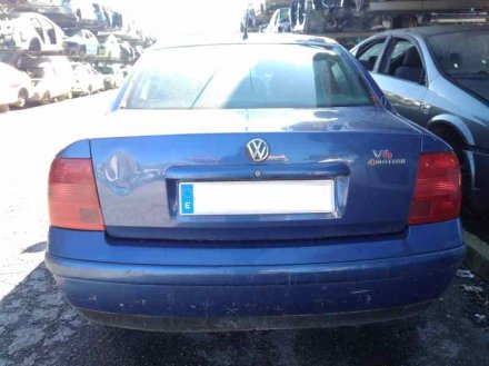 Vehiculo en el desguace: VOLKSWAGEN PASSAT BERLINA (3B2) V6 TDI Highline