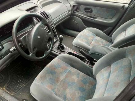 Vehiculo en el desguace: RENAULT LAGUNA (B56) 2.0 D RN (B56F/G)