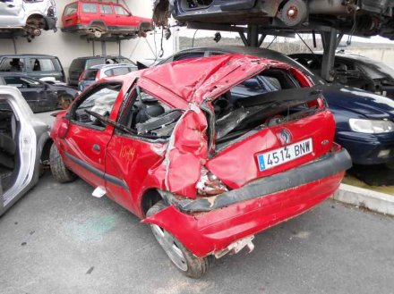 Vehiculo en el desguace: RENAULT CLIO II FASE II (B/CB0) Authentique