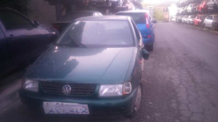 Vehiculo en el desguace: VOLKSWAGEN POLO BERLINA (6N1) Air