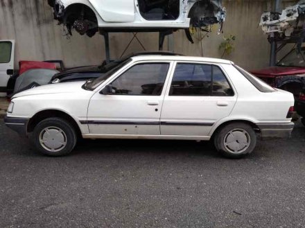 Vehiculo en el desguace: PEUGEOT 309 Vital Diesel