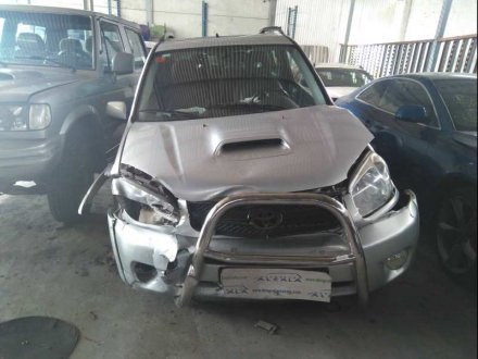 Vehiculo en el desguace: TOYOTA RAV 4 (A2) 2.0 D-4D Executive 4X4 (2003->)