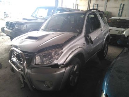 Vehiculo en el desguace: TOYOTA RAV 4 (A2) 2.0 D-4D Executive 4X4 (2003->)