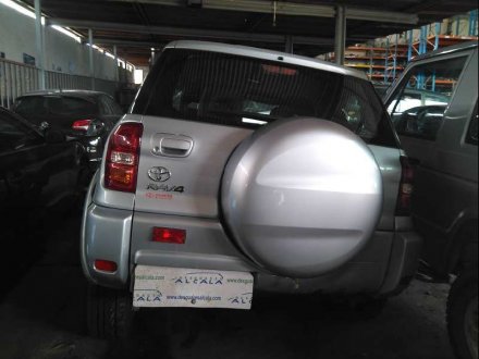 Vehiculo en el desguace: TOYOTA RAV 4 (A2) 2.0 D-4D Executive 4X4 (2003->)