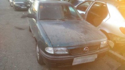 Vehiculo en el desguace: OPEL ASTRA F BERLINA Básico