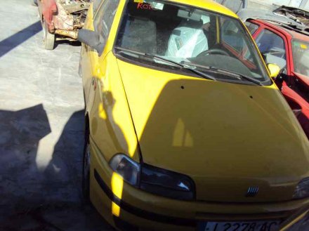 Vehiculo en el desguace: FIAT PUNTO BERLINA (176) *