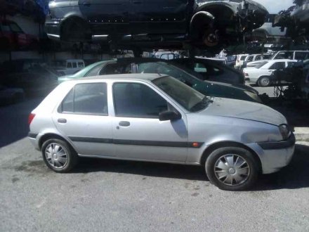 Vehiculo en el desguace: FORD FIESTA BERLINA (DX) Básico