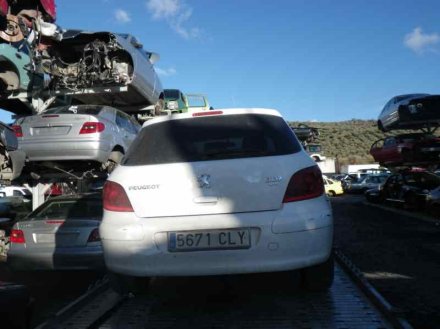 Vehiculo en el desguace: PEUGEOT 307 (S1) XR Clim