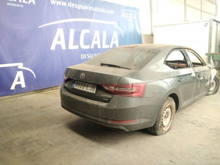 Vehiculo en el desguace: SKODA SUPERB (3V3) *