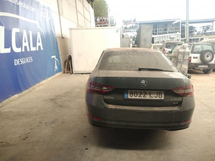 Vehiculo en el desguace: SKODA SUPERB (3V3) *