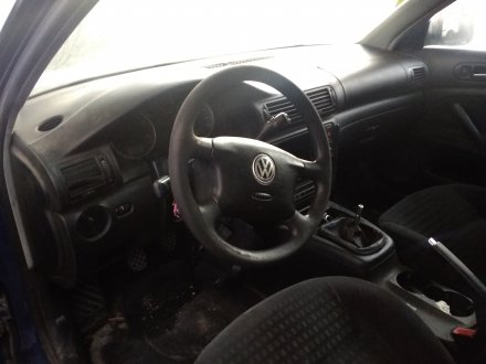 Vehiculo en el desguace: VOLKSWAGEN PASSAT BERLINA (3B3) Advance