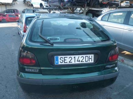 Vehiculo en el desguace: RENAULT MEGANE I CLASSIC (LA0) 1.9 dTi Alize