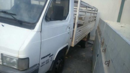 Vehiculo en el desguace: NISSAN TRADE 100 Caja cerrada, techo elevado