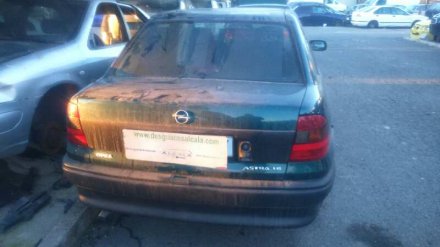 Vehiculo en el desguace: OPEL ASTRA F BERLINA Básico