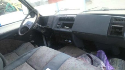 Vehiculo en el desguace: NISSAN TRADE 100 Caja cerrada, techo elevado