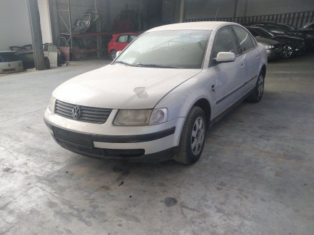 Vehiculo en el desguace: VOLKSWAGEN PASSAT BERLINA (3B2) 1.8 20V Turbo