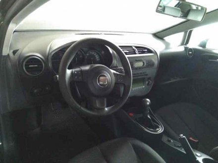 Vehiculo en el desguace: SEAT LEON (1P1) Reference