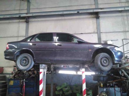 Vehiculo en el desguace: OPEL VECTRA B BERLINA Básico