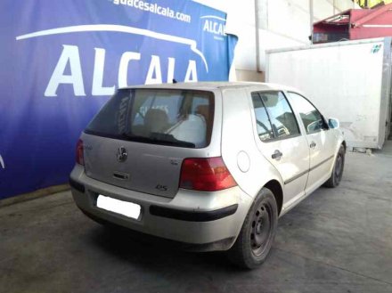 Vehiculo en el desguace: VOLKSWAGEN GOLF IV BERLINA (1J1) Básico