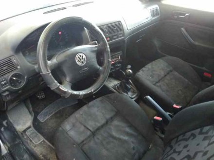 Vehiculo en el desguace: VOLKSWAGEN GOLF IV BERLINA (1J1) Básico