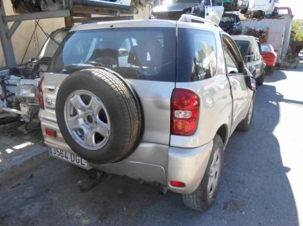 Vehiculo en el desguace: TOYOTA RAV 4 (A2) 1.8 Luna (2003->)