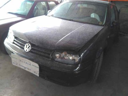 Vehiculo en el desguace: VOLKSWAGEN GOLF IV BERLINA (1J1) Básico