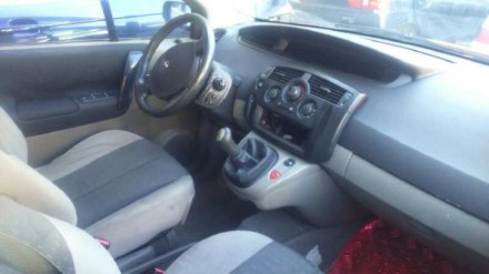 Vehiculo en el desguace: RENAULT SCENIC II Confort Expression