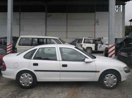 Vehiculo en el desguace: OPEL VECTRA B BERLINA Básico (1999->)