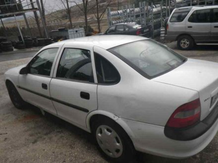 Vehiculo en el desguace: OPEL VECTRA B BERLINA Básico (1999->)