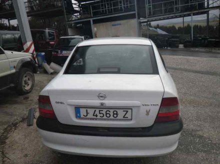 Vehiculo en el desguace: OPEL VECTRA B BERLINA Básico (1999->)