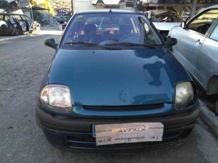 Vehiculo en el desguace: RENAULT CLIO II FASE I (B/CBO) 1.9 D