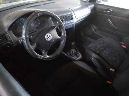 Vehiculo en el desguace: VOLKSWAGEN GOLF IV BERLINA (1J1) Básico