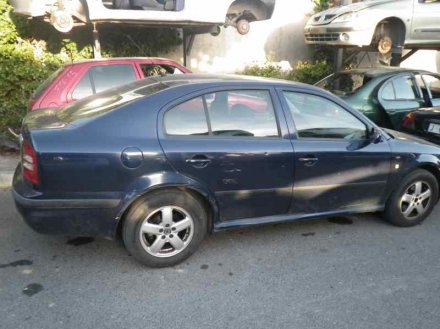 Vehiculo en el desguace: SKODA OCTAVIA BERLINA (1U2) Ambiente